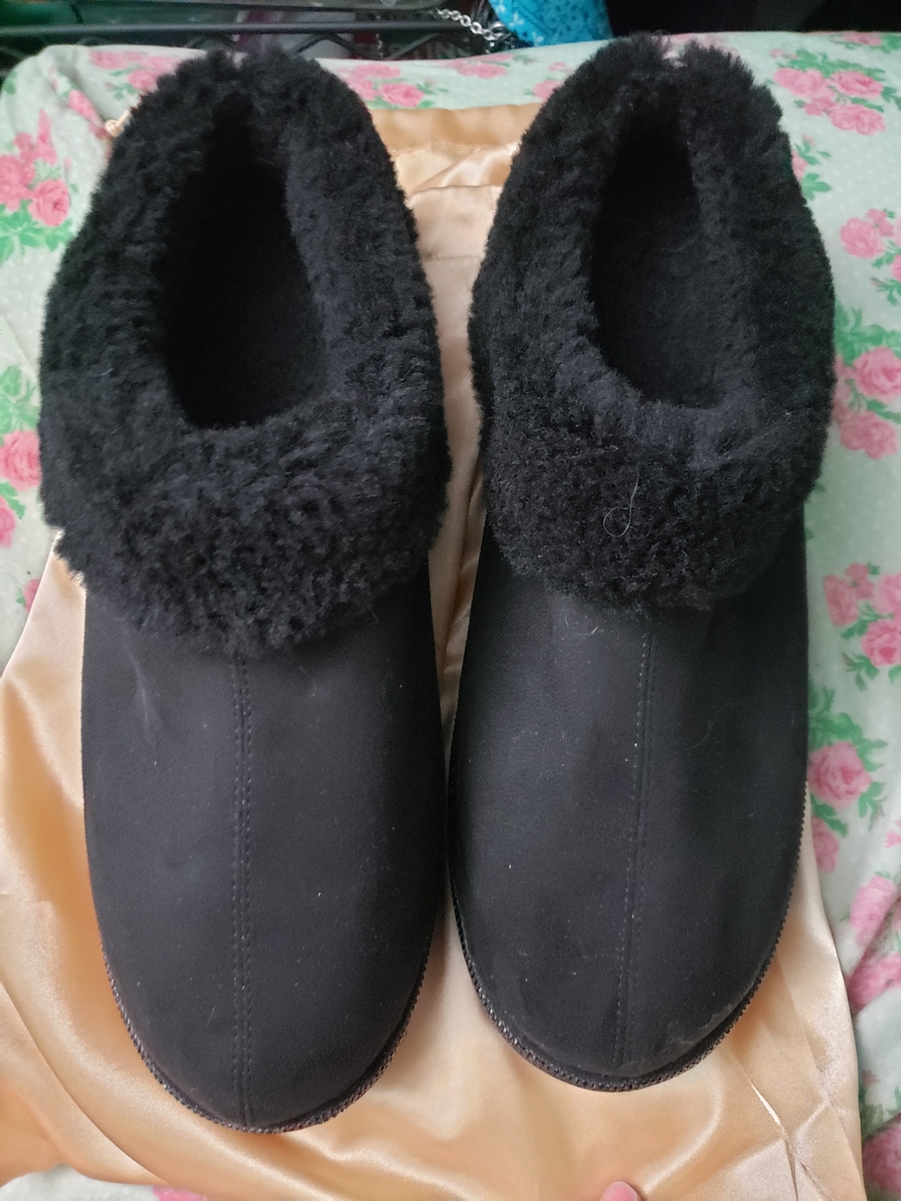 Black Women’s Fleece-Lined Slip-On Slippers Joy QVC Never Worn